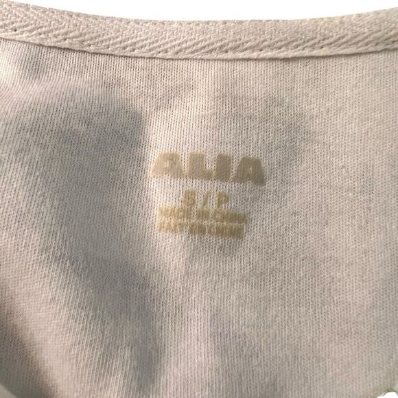 3 for $30! Alia green patterned v neck top - Picture 3 of 5